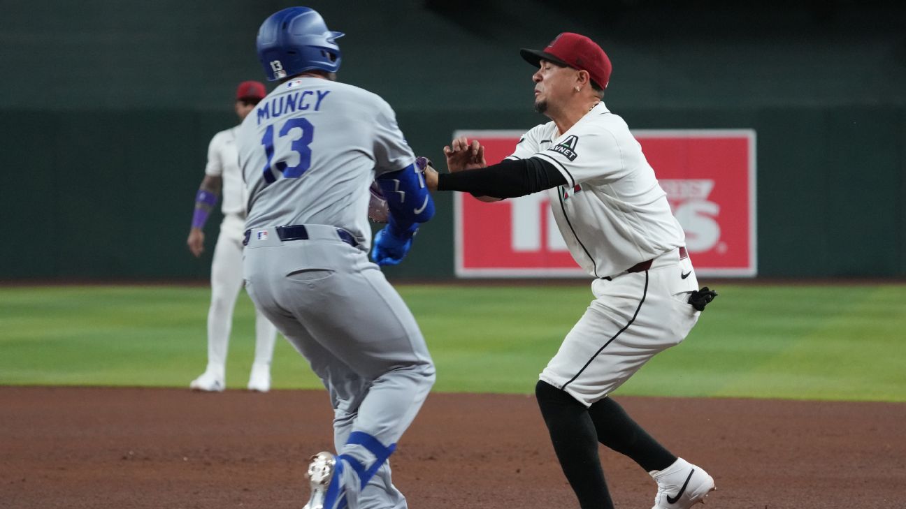 D-backs' Vargas, Dodgers' Muncy injured on violent collision at first