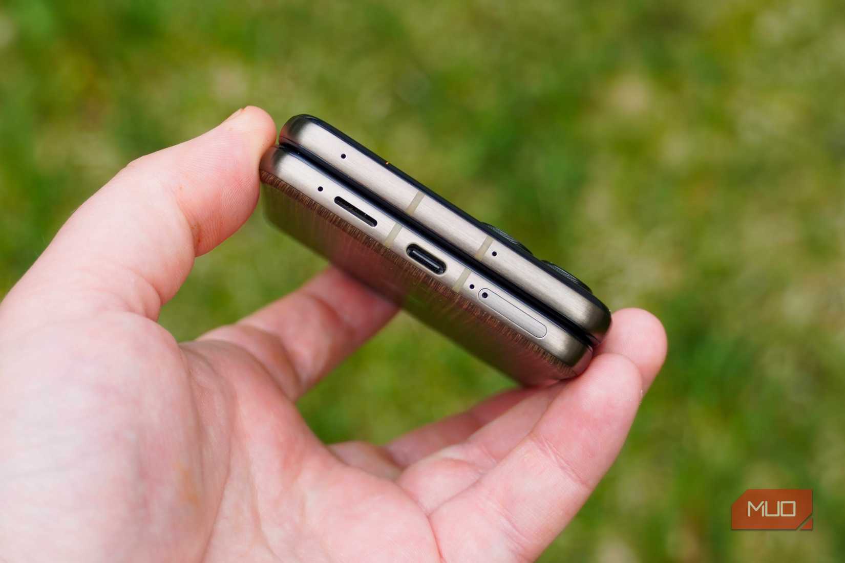 The bottom of the Motorola Razr Ultra 2026 when folded.