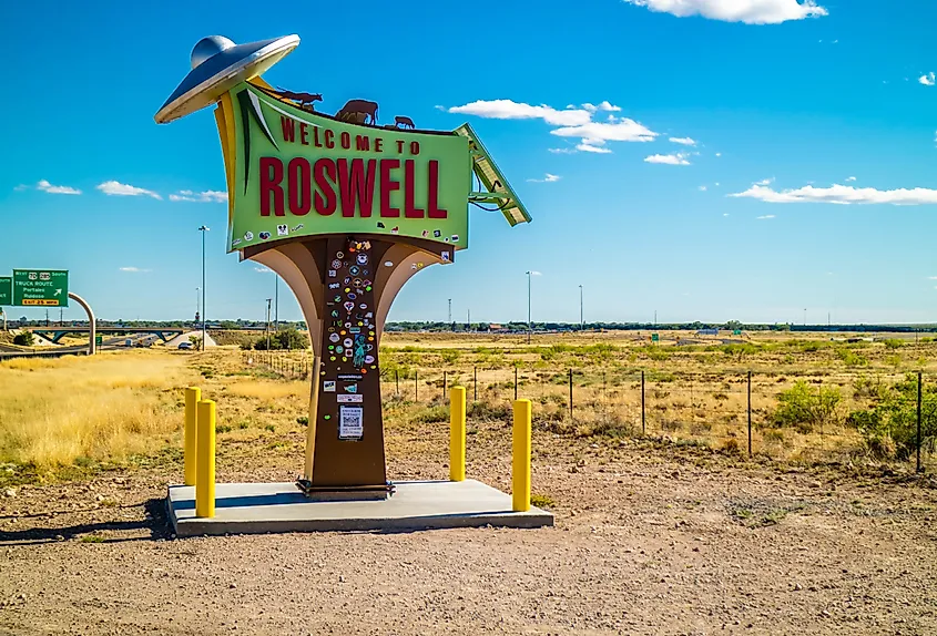 A welcoming signboard at the entry point of the town in Roswell, New Mexico
