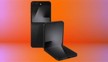 Samsung Galaxy Z Flip 7 FE on a colored background.