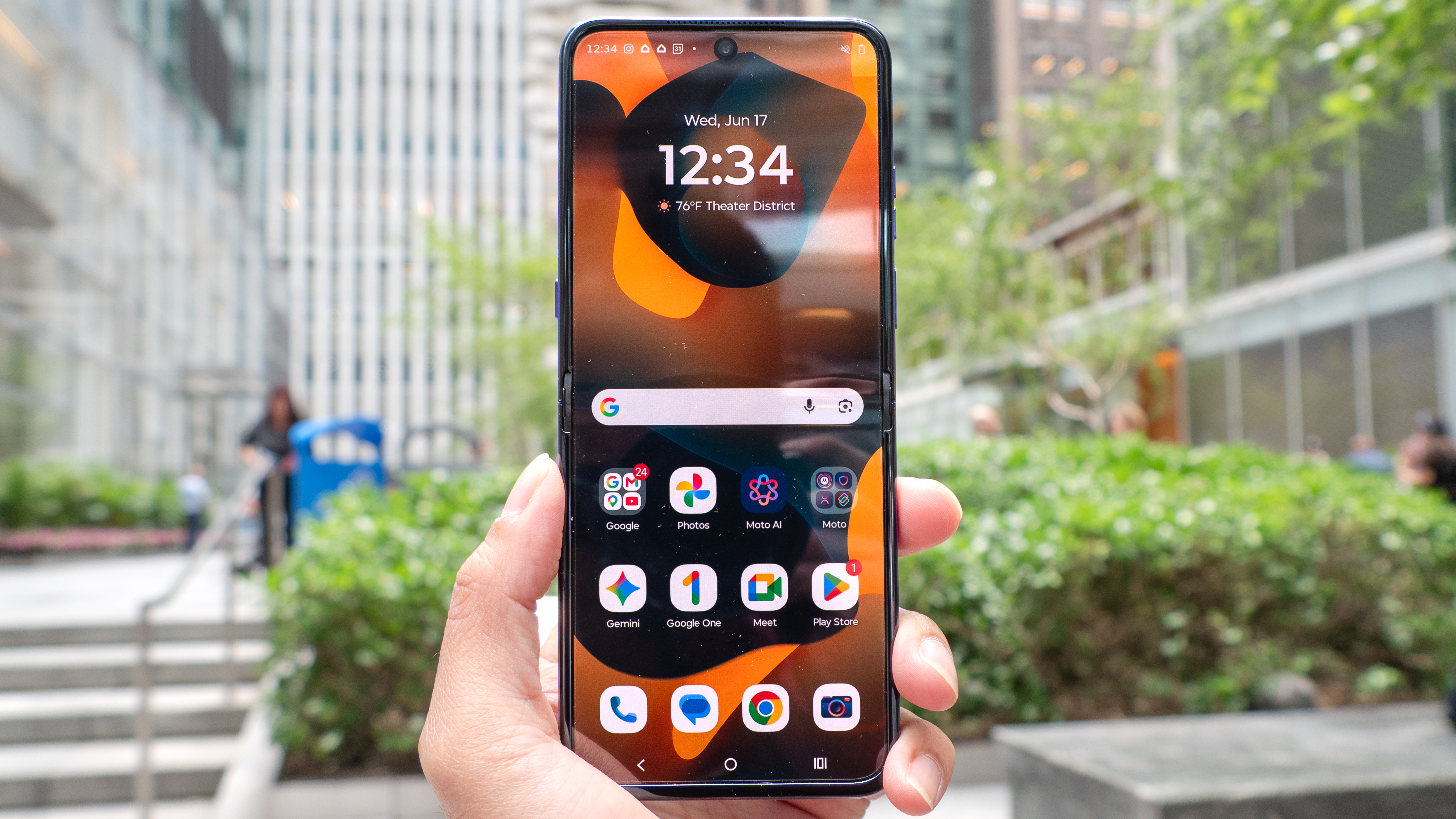 Motorola Razr Ultra 2026 main display.