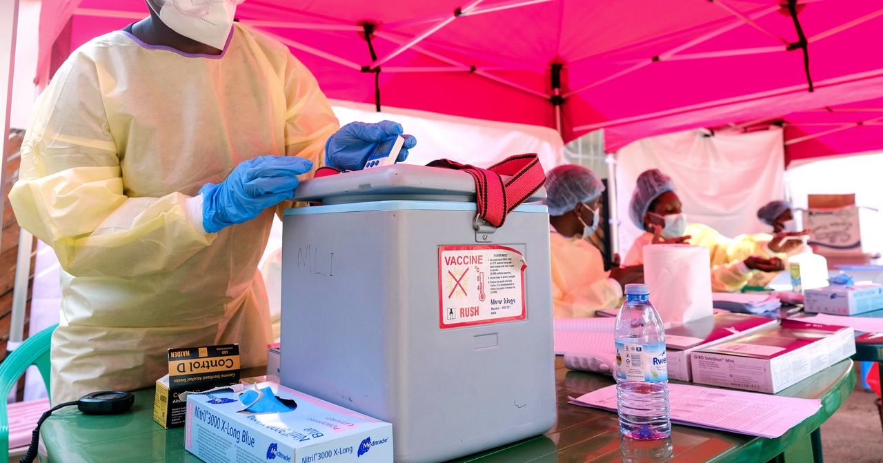 The Most Promising Ebola Vaccine Has Been Sitting on the Shelf for 15 Years