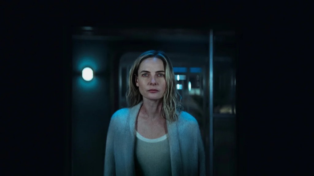 silo-rebecca-ferguson-apple