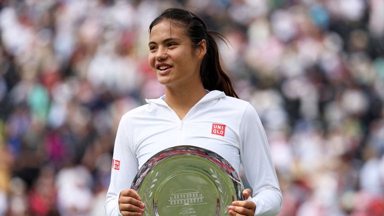 Britain's Emma Raducanu poses for photographers with the runners up trophy following her loss to Croatia's Donna Vekic after their women's singles final tennis match at the HSBC WTA Championships at Queen's Club in west London on June 14, 2026. (Photo by Adrian Dennis / AFP)