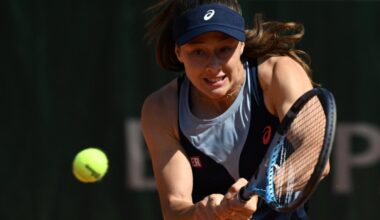 Zeynep Sonmez in action against Daria Kasatkina of Australia during the Women’s Singles first-round match on Day Two of the 2026 French Open at Roland Garros Stadium, May 25, 2026, Paris, France. (AA Photo)