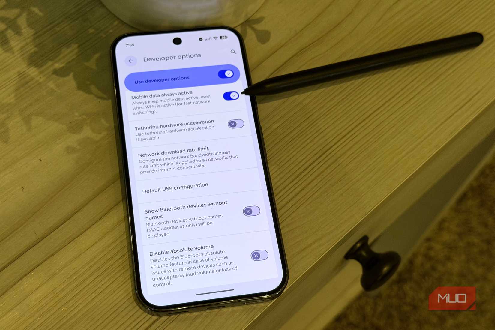 keep mobile data active