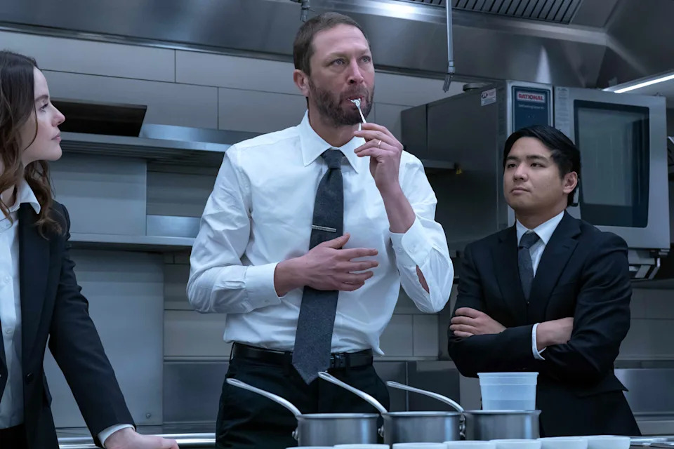 Sarah Ramos as Jessica, Ebon Moss-Bachrach as Richard "Richie" Jerimovich, Andrew Lopez as Garret in season 2 of The Bear.