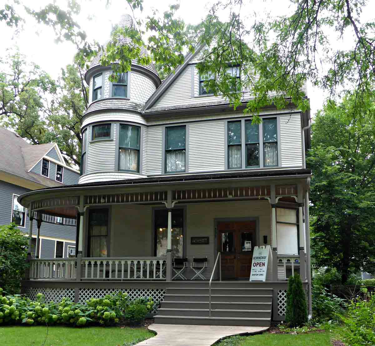 towns for bookworms hemingway house museum