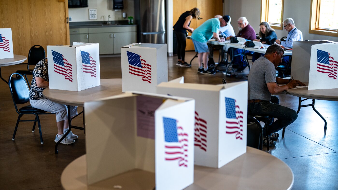 Polls start to close as voters across U.S. pick candidates for governor, Congress : NPR