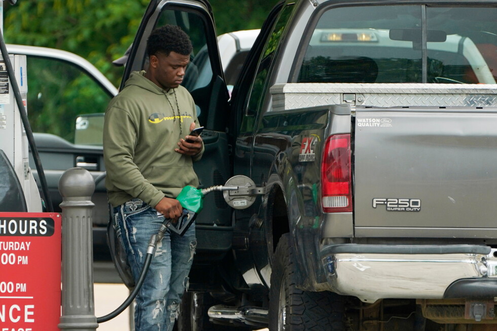 US consumers alter spending habits as gas prices tax their budgets