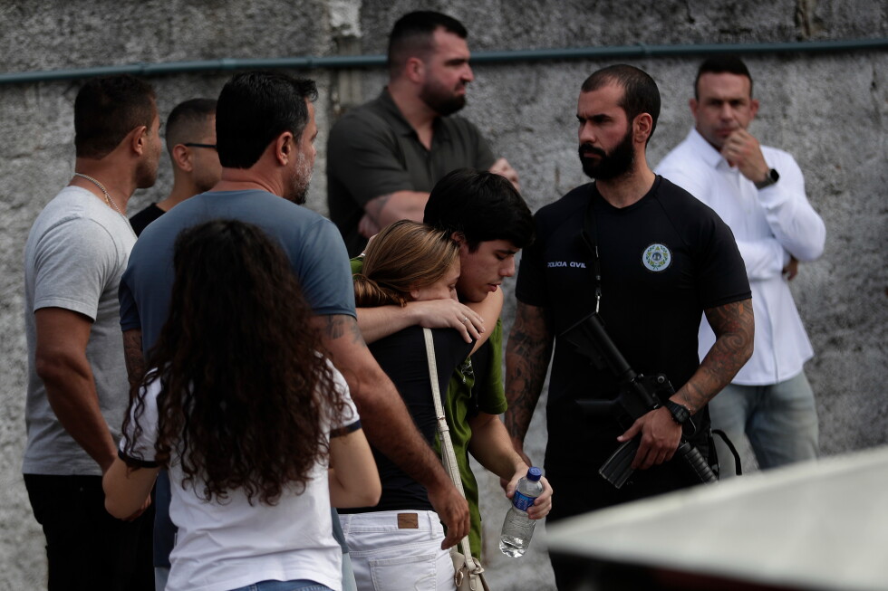 Helicopters collide over Rio de Janeiro, killing 6