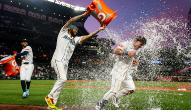 Young’s single in 10th inning gives streaking Mariners 3-2 win over Mets