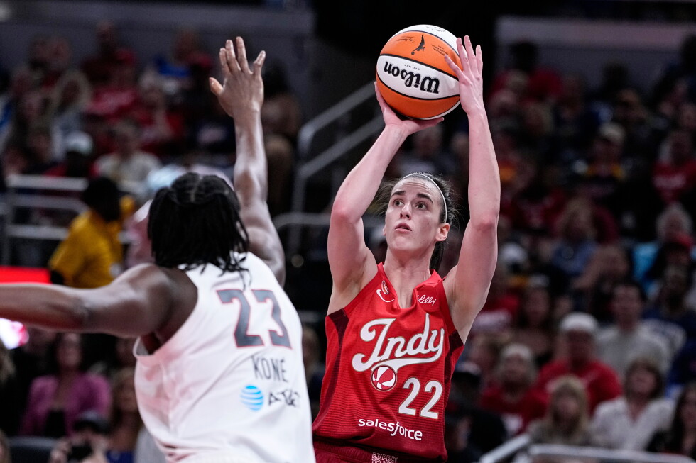 Caitlin Clark leaves Fever's loss with a back injury, doesn't return after 3rd-quarter scare