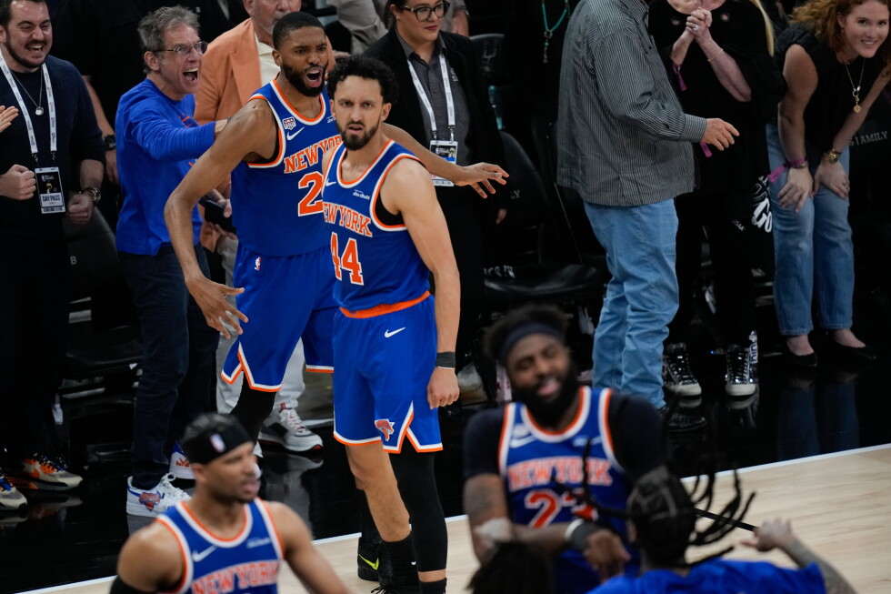 Knicks get a big bench boost to keep winning streak going