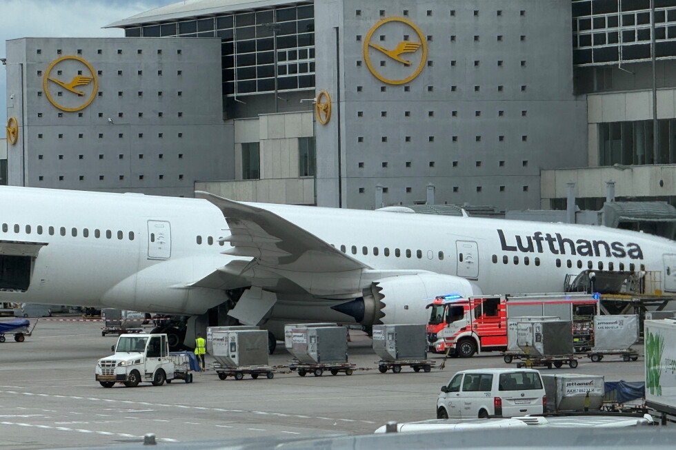 Lufthansa employees injured after plane crashes onto its nose at Frankfurt airport