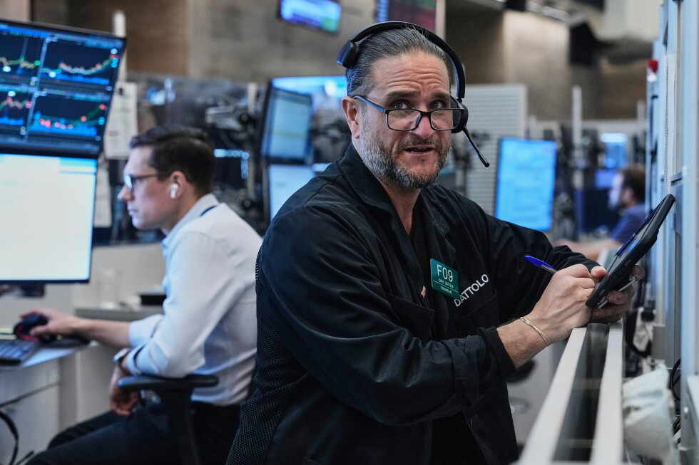 More swings for AI stocks drag Wall Street back on the roller coaster