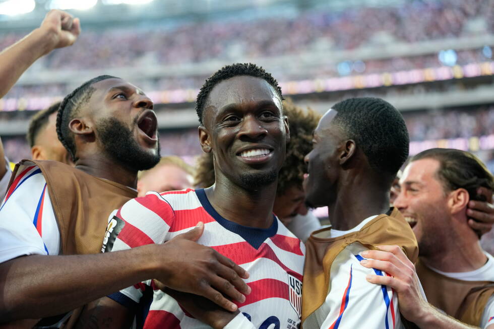 Folarin Balogun scores 2 goals in World Cup debut for US