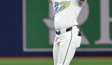 Rays DH Yandy Diaz strains his shoulder, is considered day to day