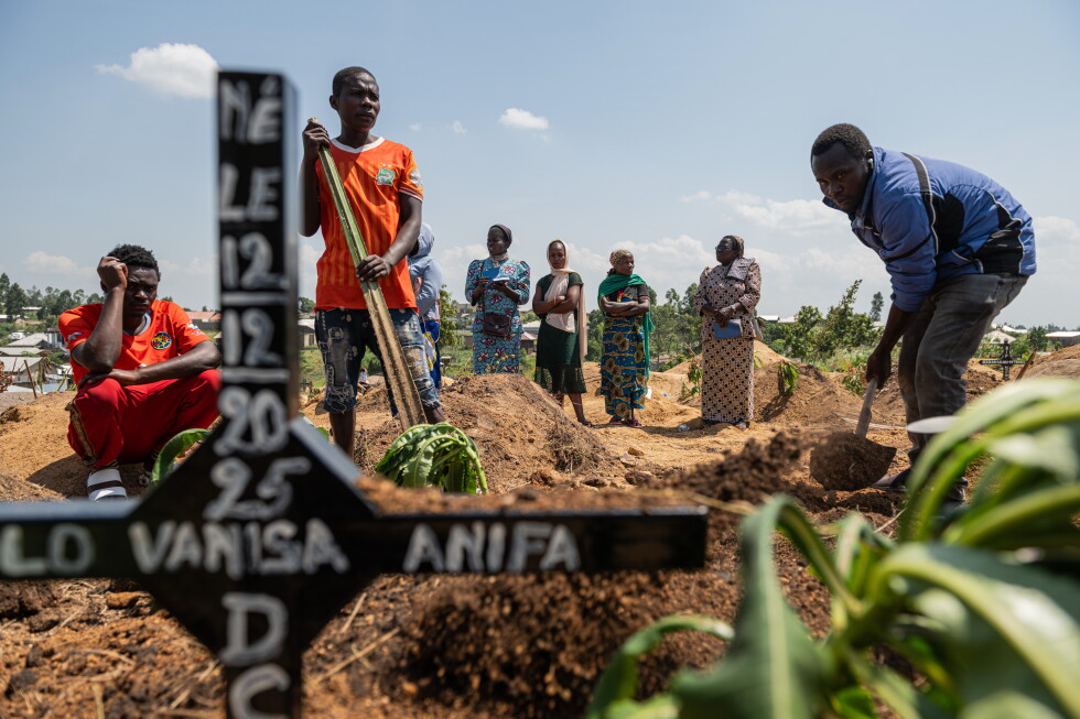 Confirmed Ebola cases in Congo outbreak top 1,000