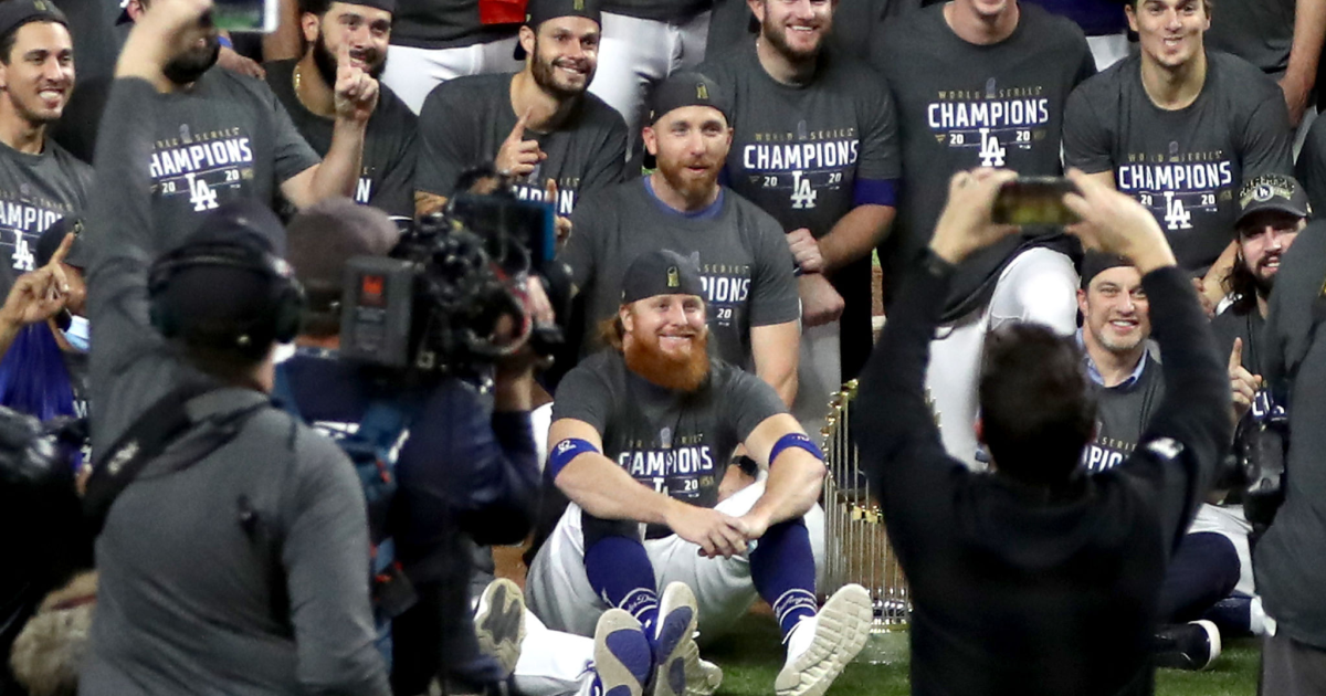 Dodgers great Justin Turner answers your questions, names his favorite baseball guy