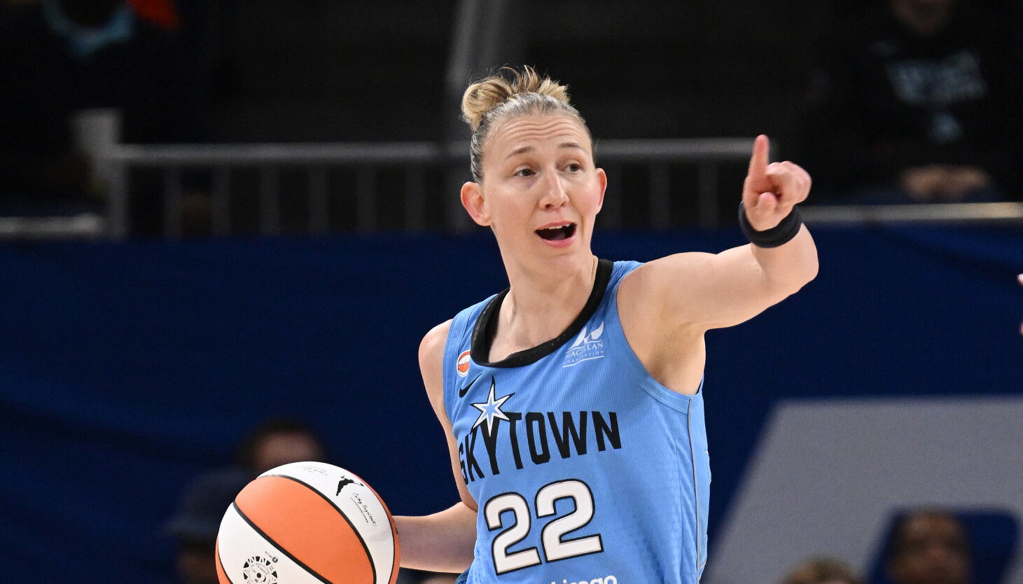 Sky offense erupts for record-setting night in Courtney Vandersloot’s return