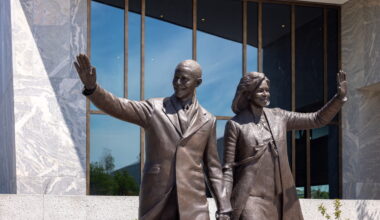 Nearly 7-foot Obama sculpture welcomes visitors to presidential center