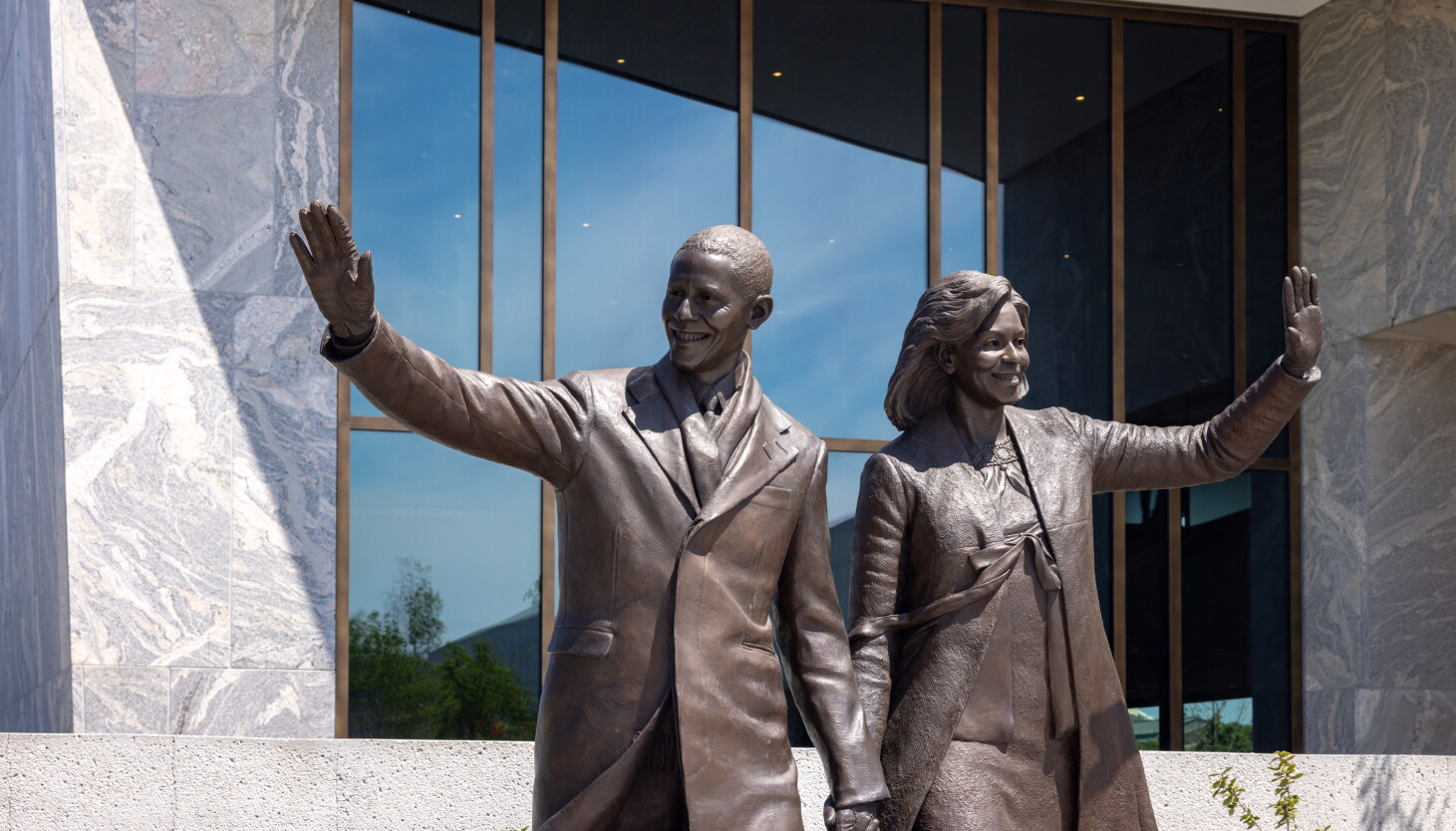 Nearly 7-foot Obama sculpture welcomes visitors to presidential center