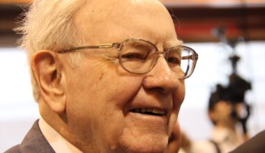 A close up of Warren Buffett.