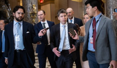 Senior U.S. Officials Eye Government Shares in AI Giants