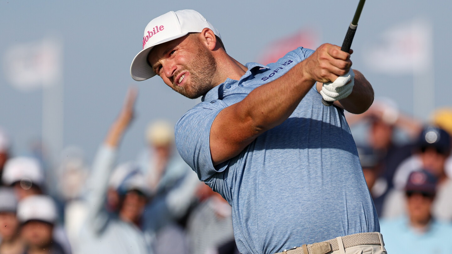 Wyndham Clark tames Shinnecock as winds ease in historic U.S. Open start