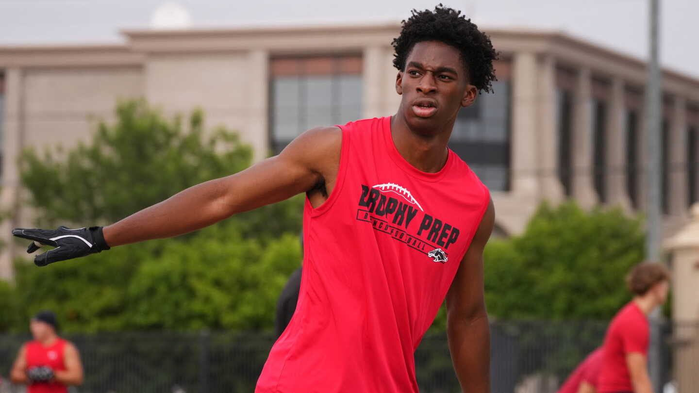 Donovan McNabb Jr. commits to UNLV