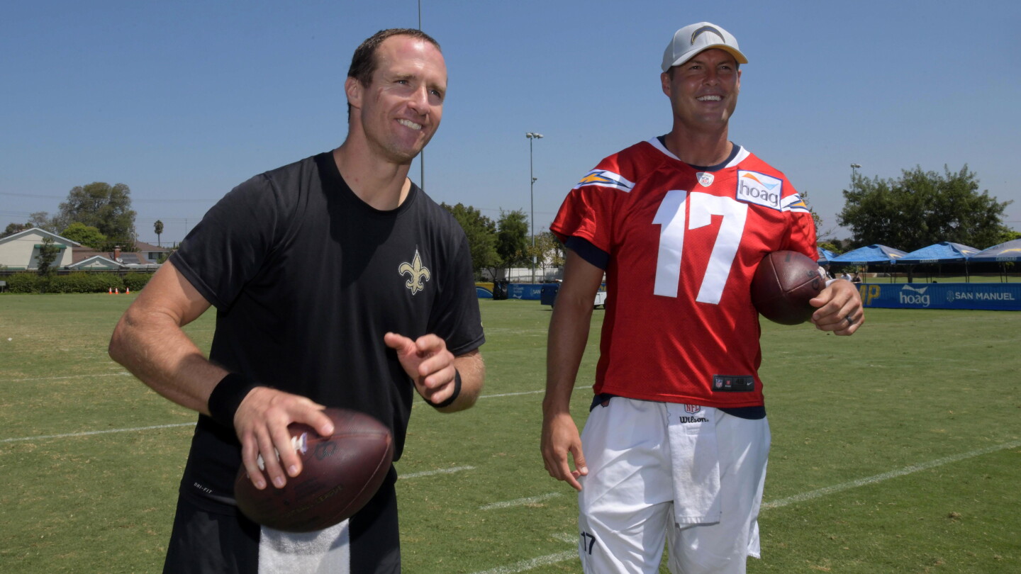Drew Brees says he couldn't return to the NFL, throws better left-handed now
