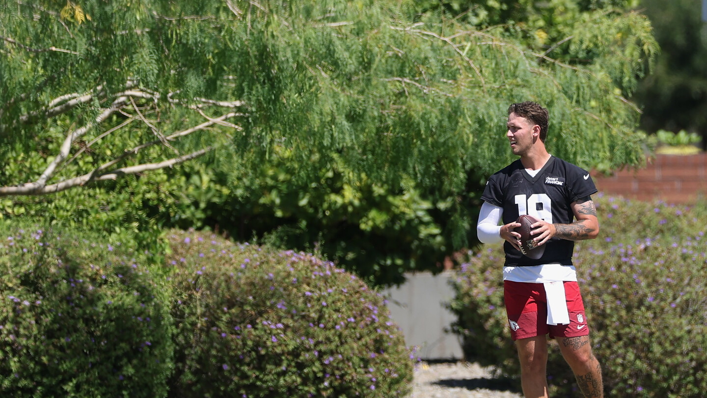 Carson Beck will wear No. 19 with Larry Fitzgerald's No. 11 off-limits