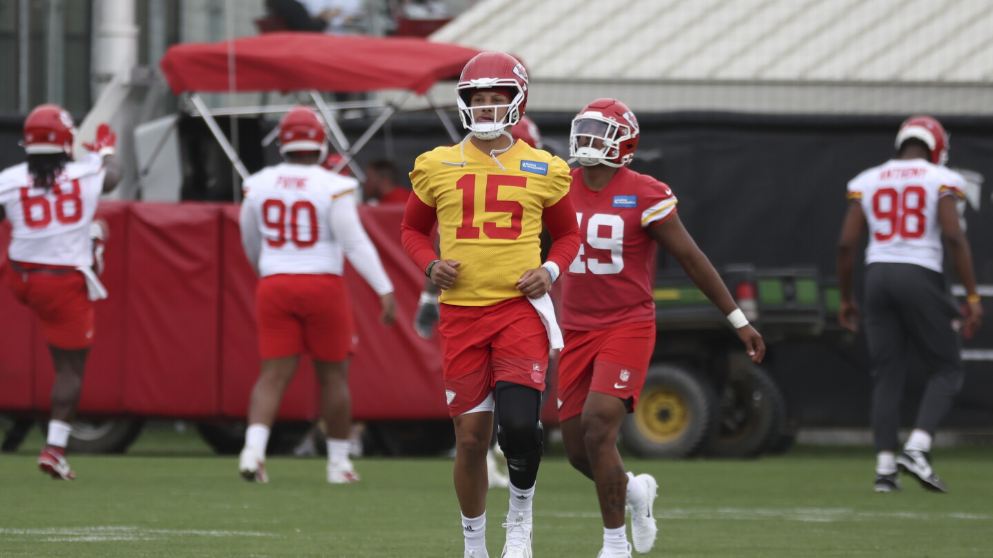 Patrick Mahomes continues to participate in 7-on-7, but not full team drills