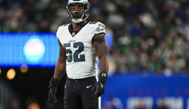 Eagles release Za'Darius Smith from reserve/retired list