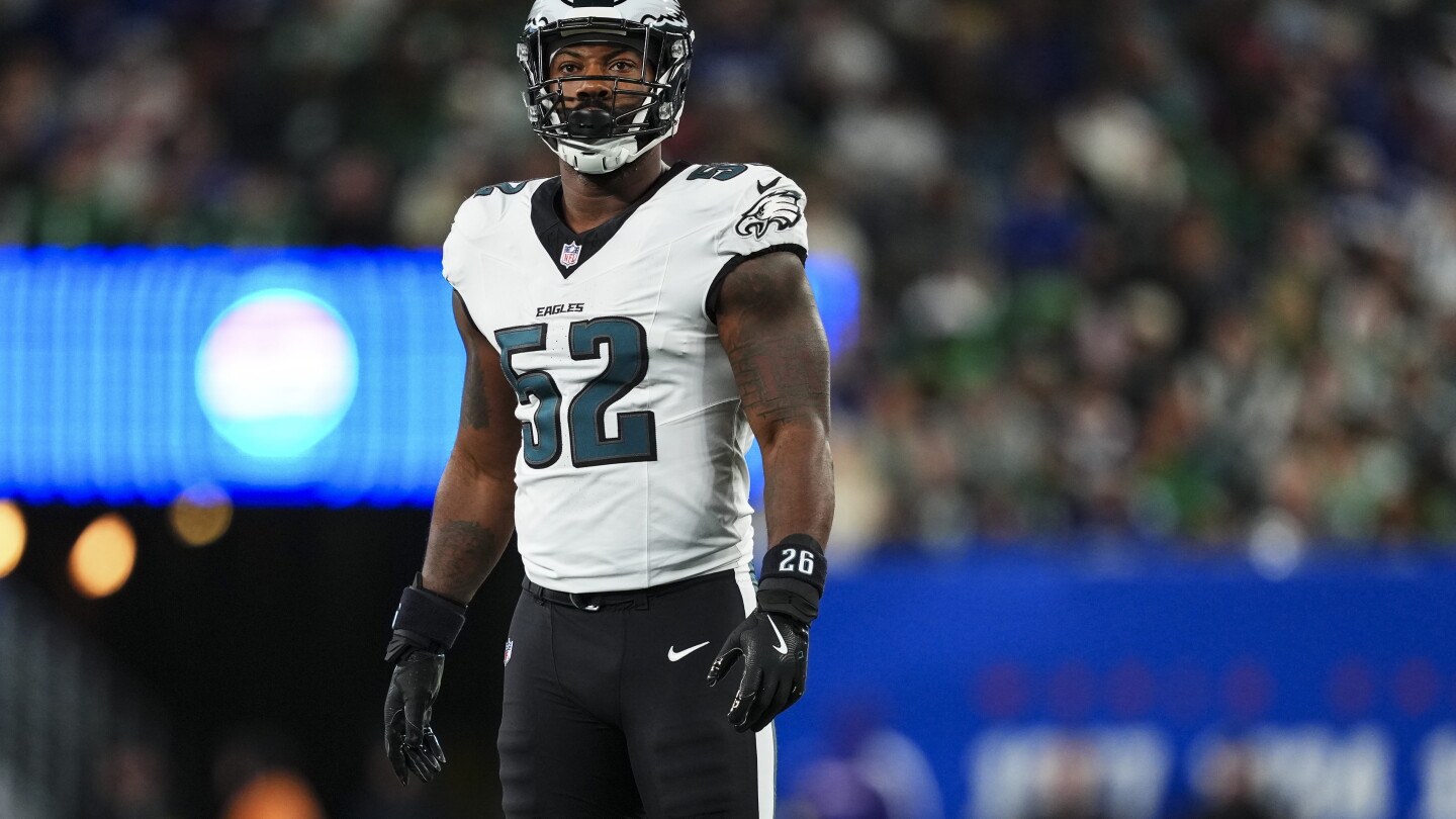 Eagles release Za'Darius Smith from reserve/retired list