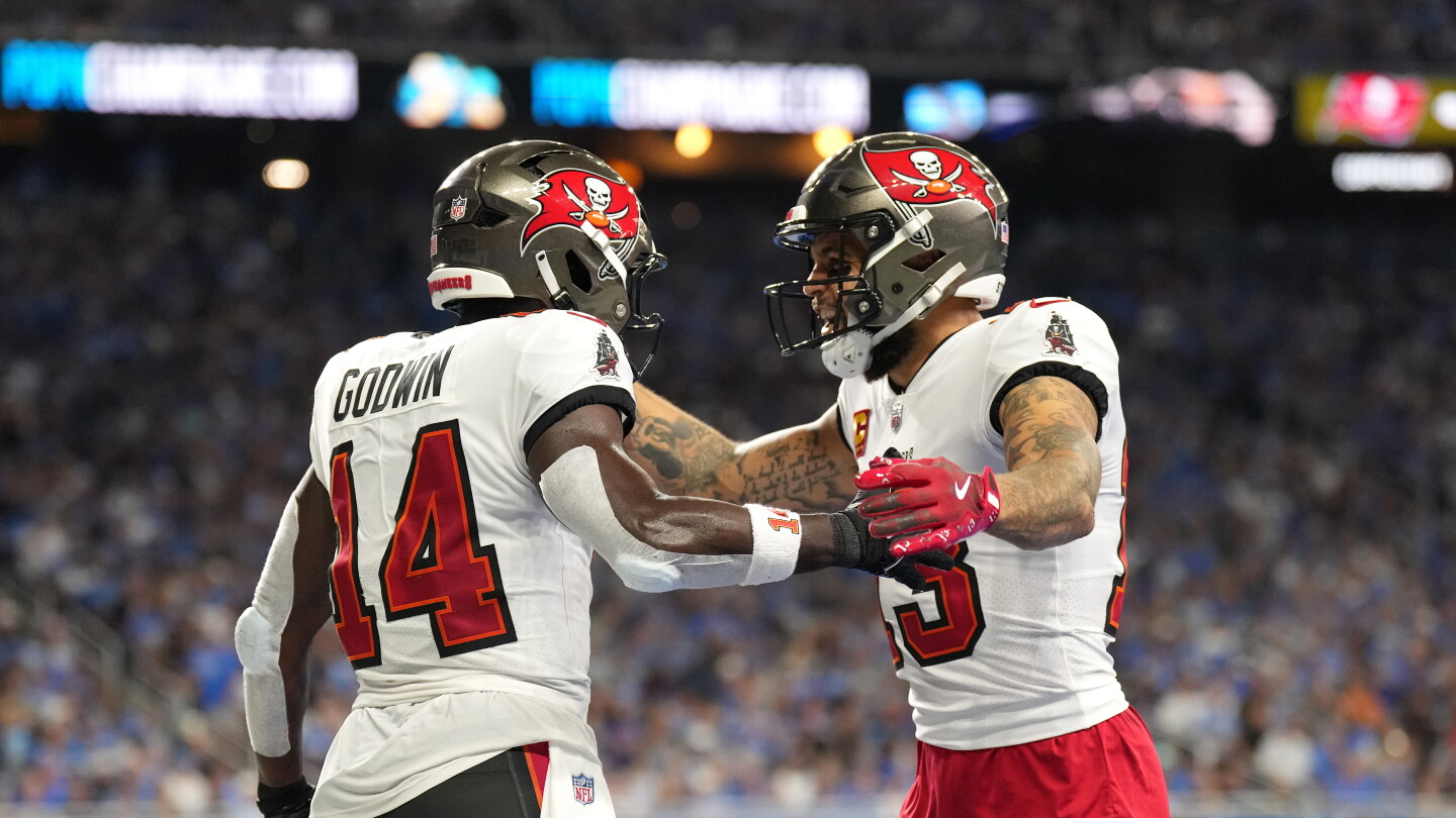 Chris Godwin "didn't believe" reports Mike Evans was signing with 49ers