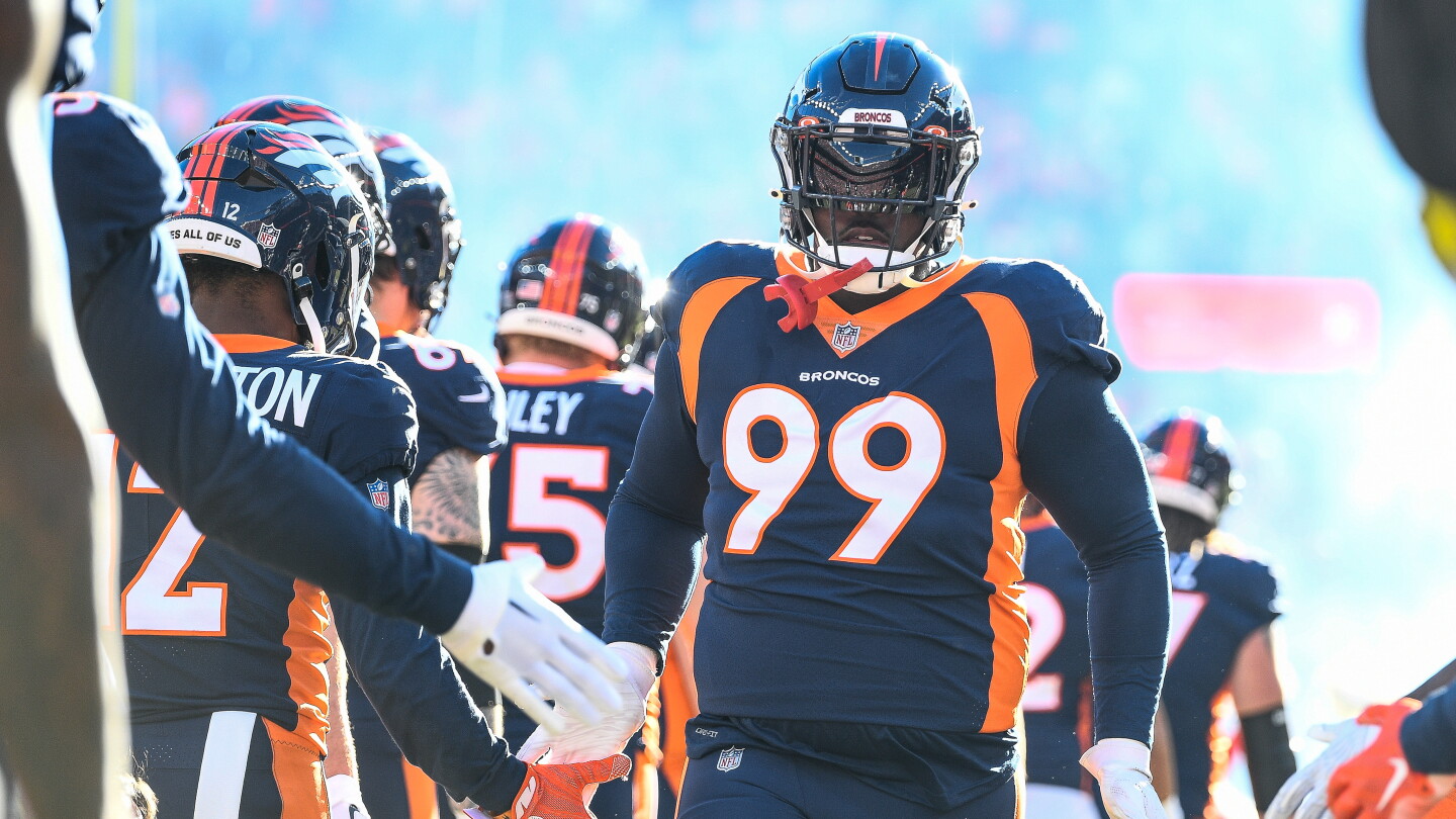 Former NFL DT DeShawn Williams sues contractor over memorabilia stolen after 2024 hurricane