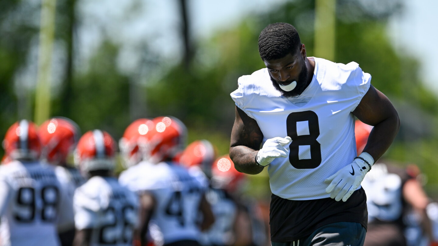Jared Verse shows up for practice in No. 8, even though it's Dillon Gabriel's number (for now)