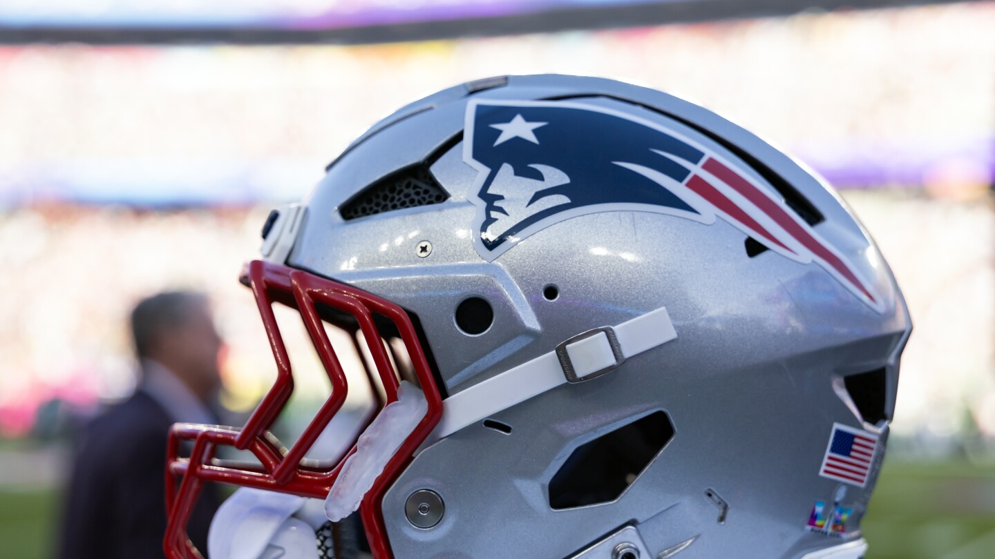 Patriots place TE Julian Hill on IR