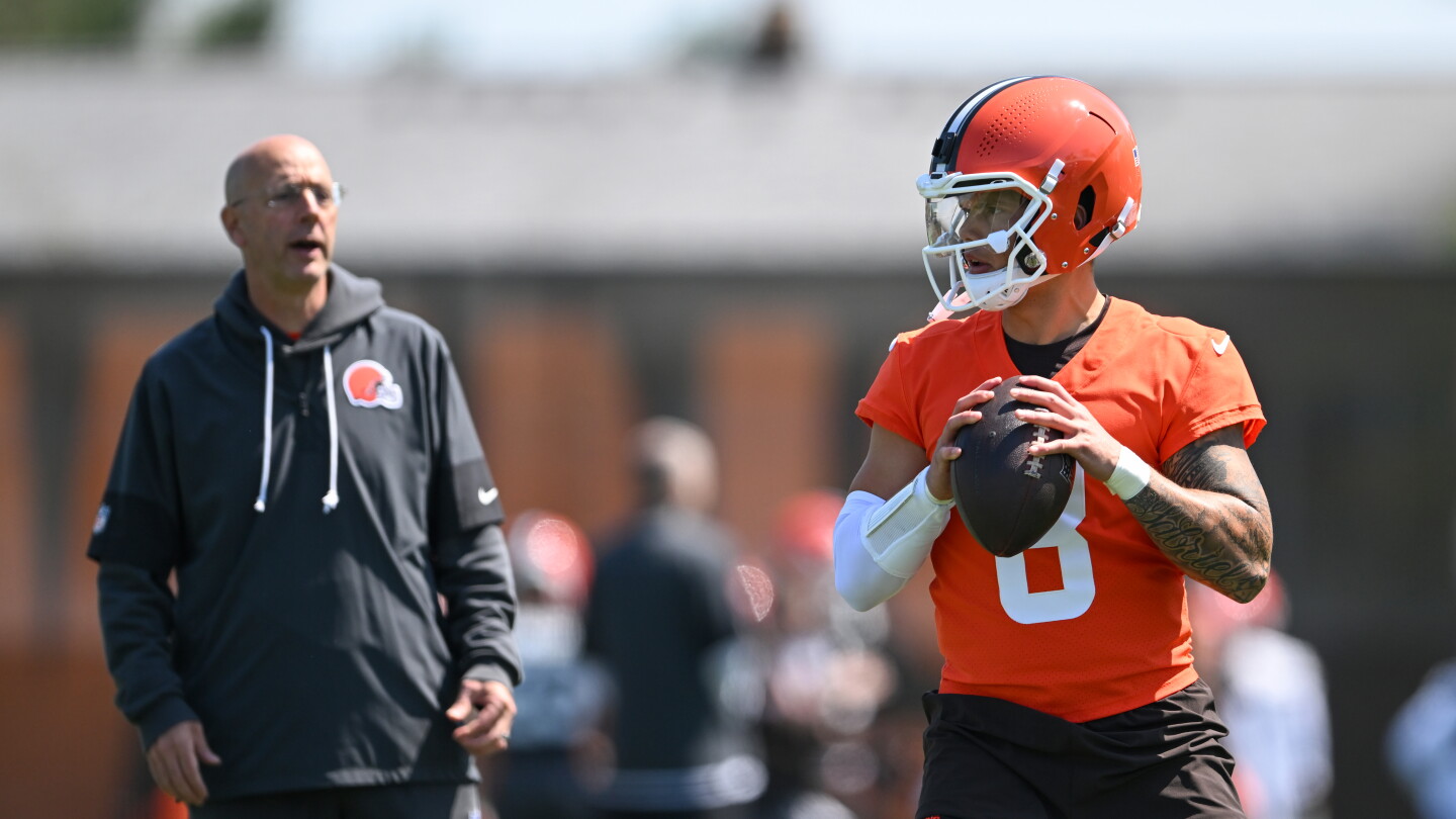 Browns QB Dillon Gabriel is now wearing No. 6