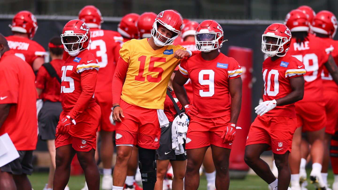 Andy Reid, Patrick Mahomes pleased with what Kenneth Walker is bringing to Chiefs' offense