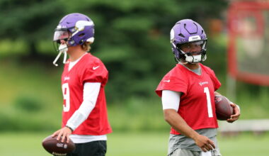 Vikings won't name a starting quarterback before training camp