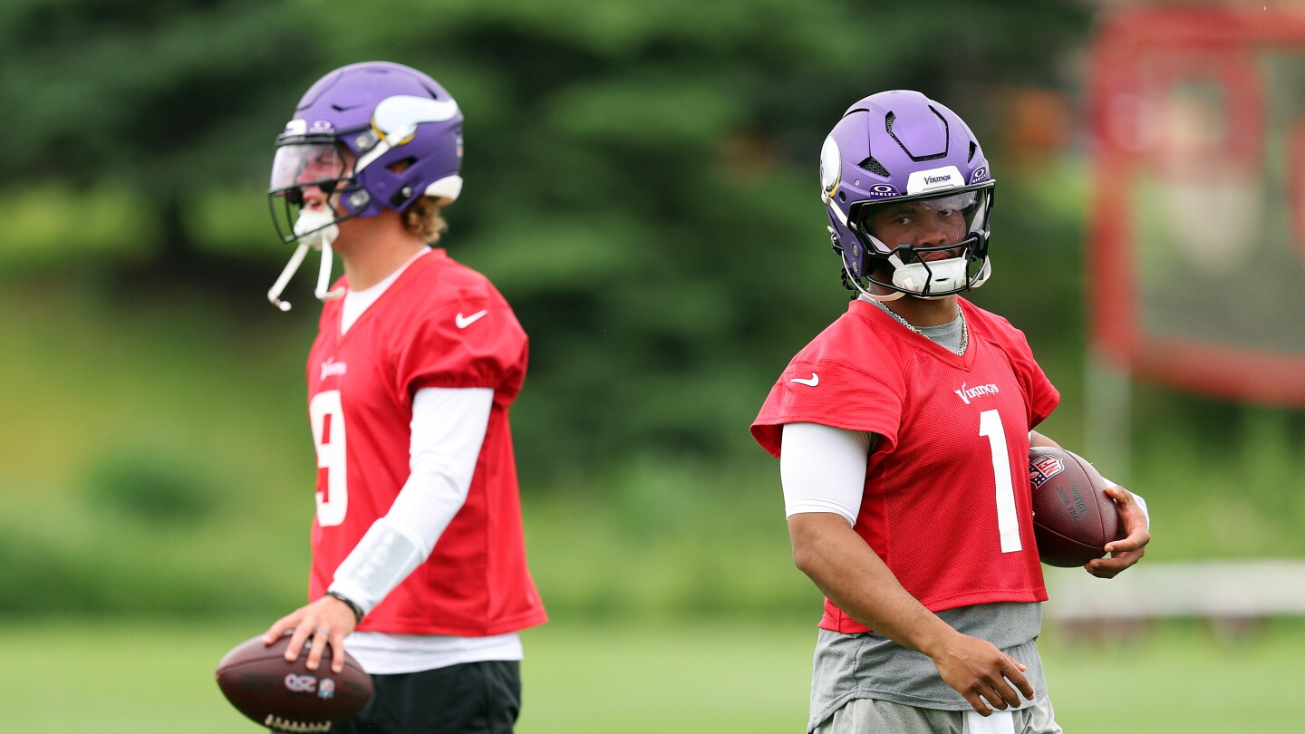 Vikings won't name a starting quarterback before training camp
