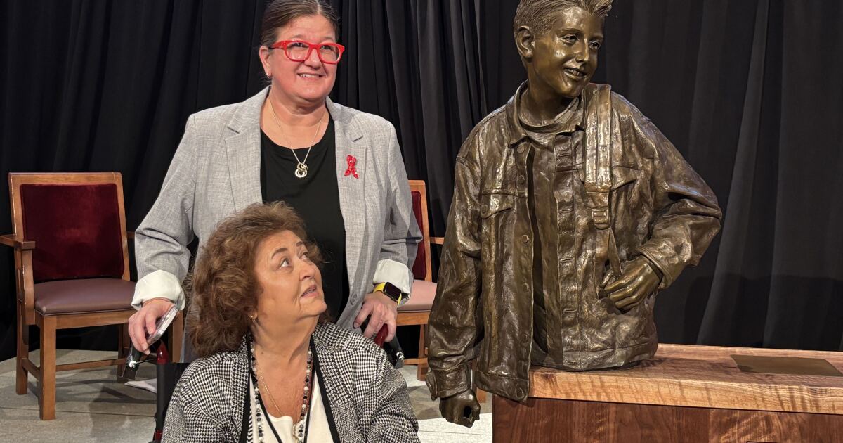Sculpture of Ryan White unveiled at Indiana Memorial Union