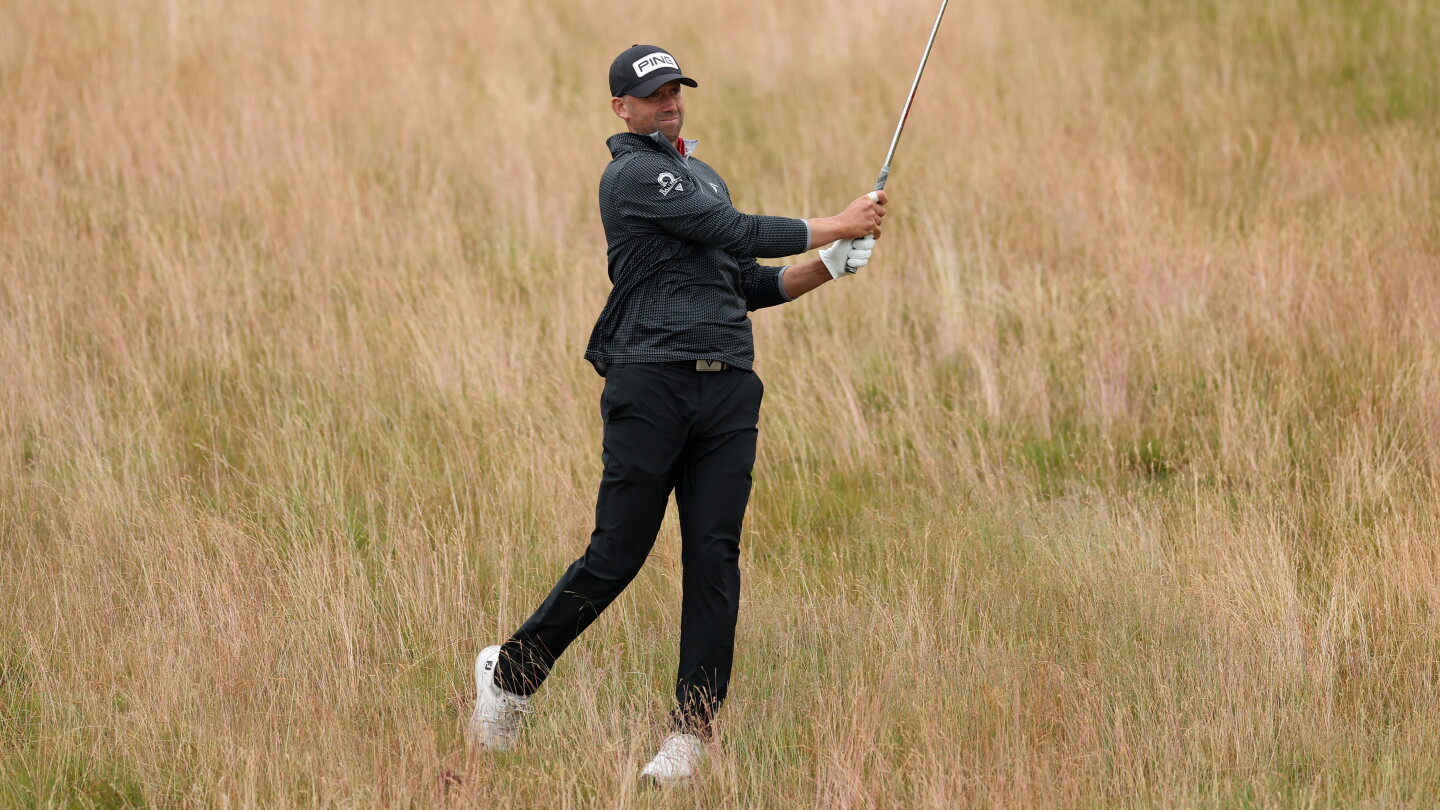 U.S. Open first-round play resumes after two-hour fog delay at Shinnecock Hills