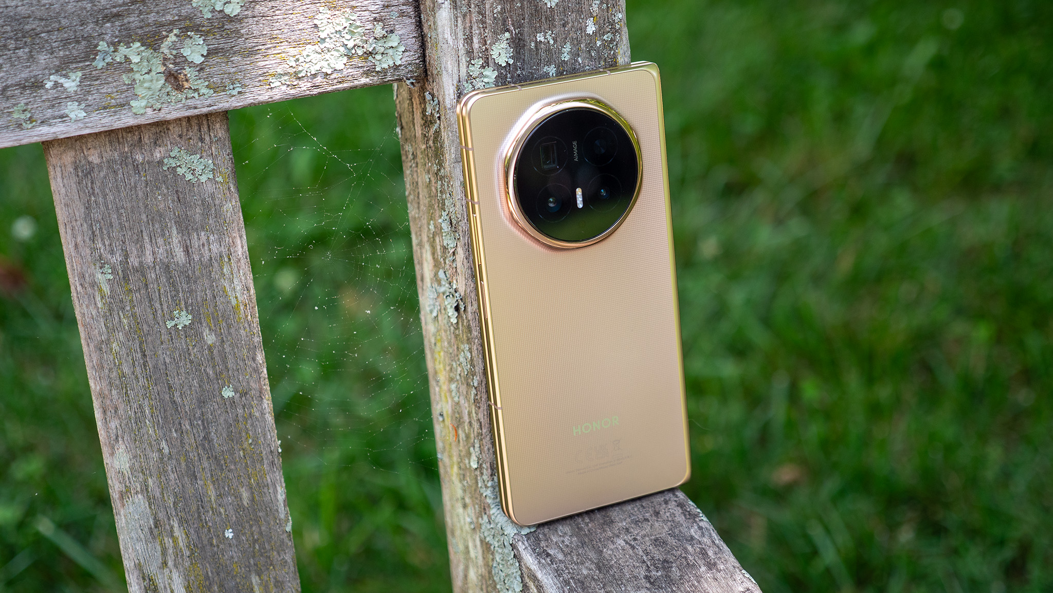 The back of the gold Honor Magic V6