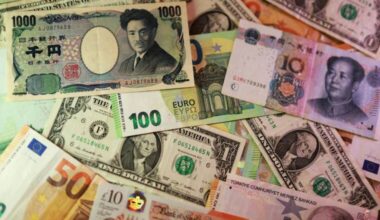 Dollar rallies after strong payrolls data pushes yen past 160
