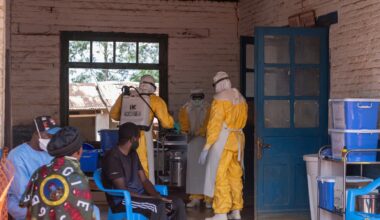 Congo's Ebola outbreak rises to 100 deaths out of 550 cases after a month