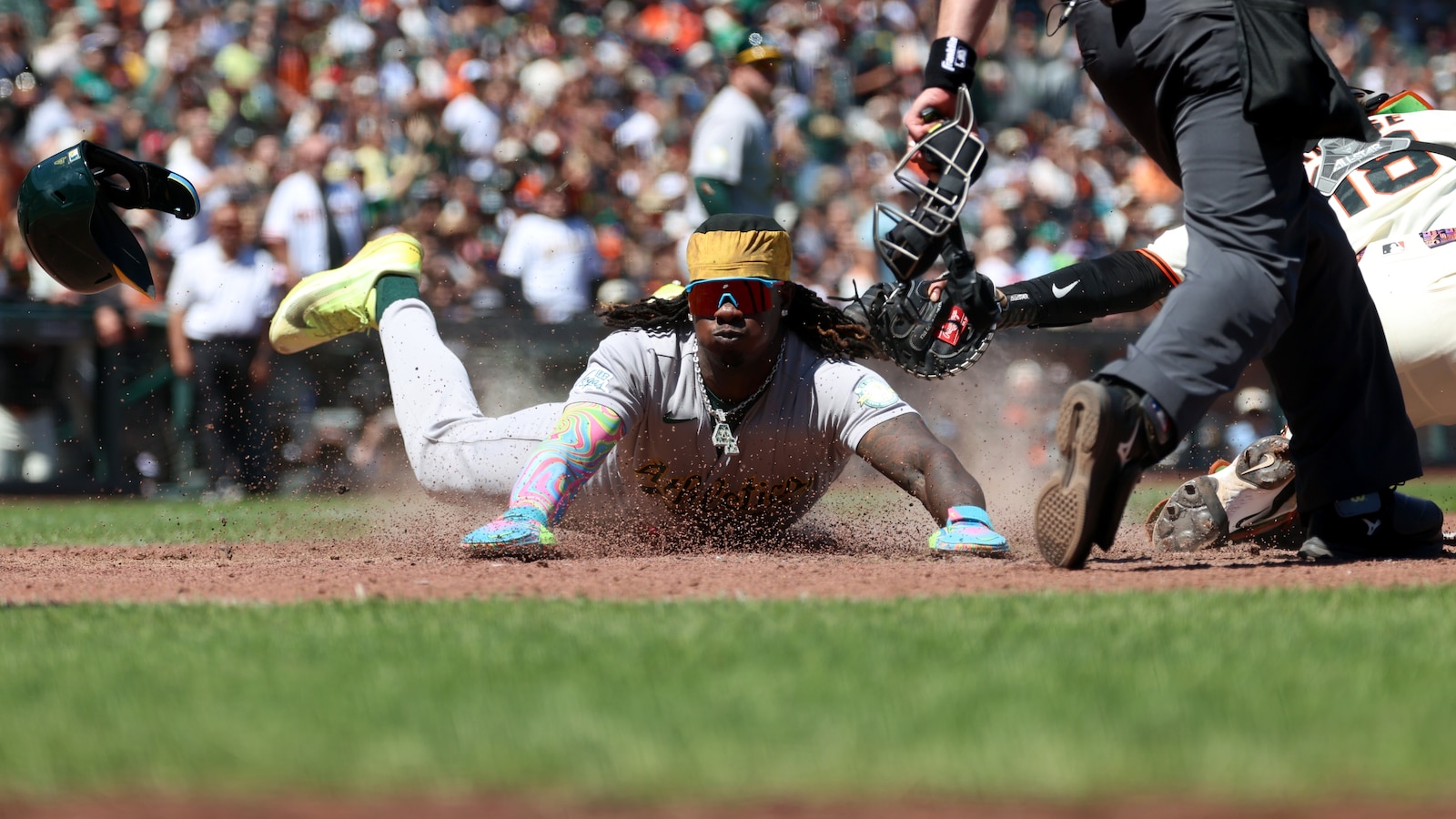 Athletics score 4 times with 2 out in the 9th inning, rally to beat the Giants 9-6
